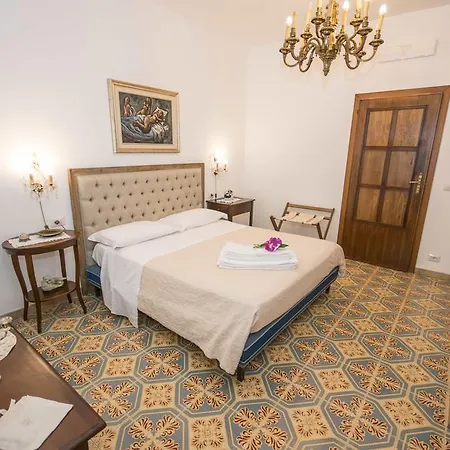 Il Muro Vecchio Giardini Naxos