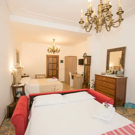 Il Muro Vecchio جيارديني ناكسوس